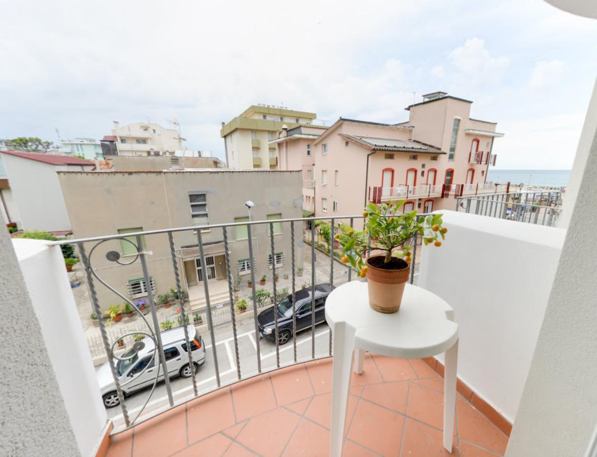 Residence Mediterraneo Rimini Exterior foto